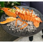 Lavagante cozido ao natural com salada russa