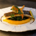 Lombo de robalo, gamba e puré de cenoura